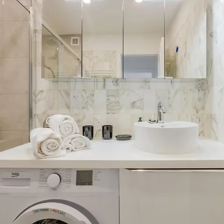 Renovated 3-room In A Leafy Park Cannes