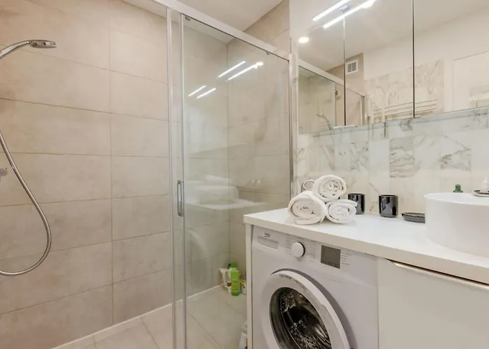 Renovated 3-room In A Leafy Park * Cannes