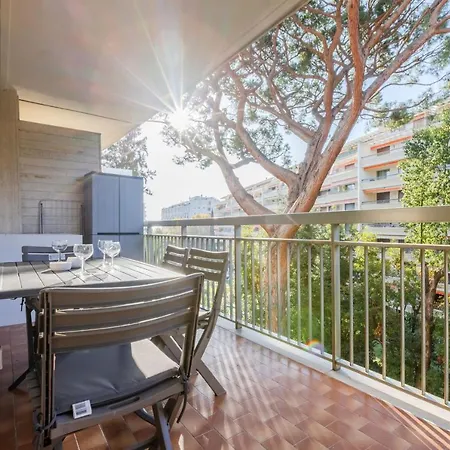 Renovated 3-room In A Leafy Park * Κάννες