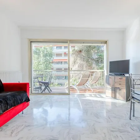 Renovated 3-room In A Leafy Park Apartment Cannes