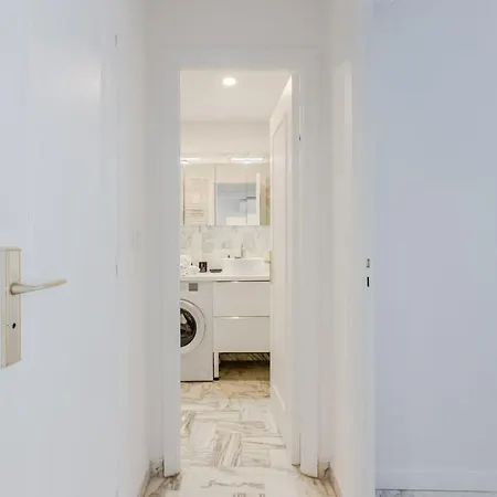 Renovated 3-room In A Leafy Park Apartment *