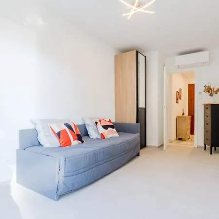 Renovated 3-room In A Leafy Park Διαμέρισμα *