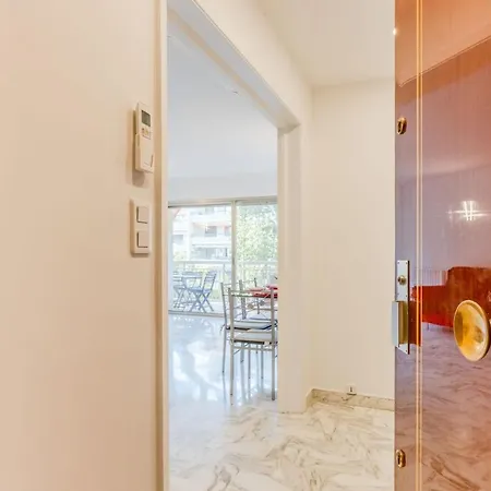 Renovated 3-room In A Leafy Park Κάννες