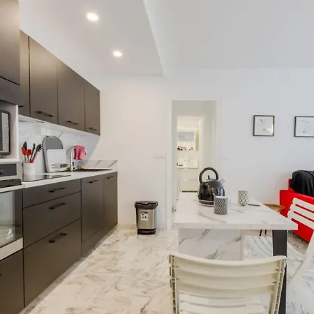 Renovated 3-room In A Leafy Park * Κάννες