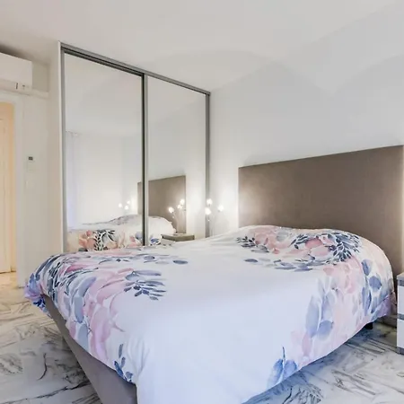 Renovated 3-room In A Leafy Park Διαμέρισμα