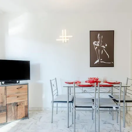 Renovated 3-room In A Leafy Park *