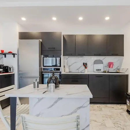 Renovated 3-room In A Leafy Park Διαμέρισμα *