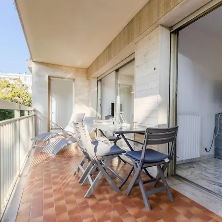 Renovated 3-room In A Leafy Park Κάννες