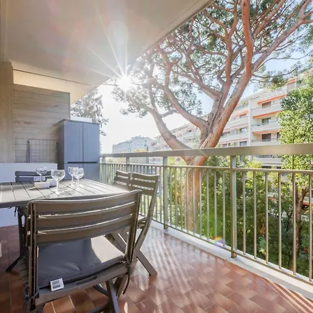 Διαμέρισμα Renovated 3-room In A Leafy Park *