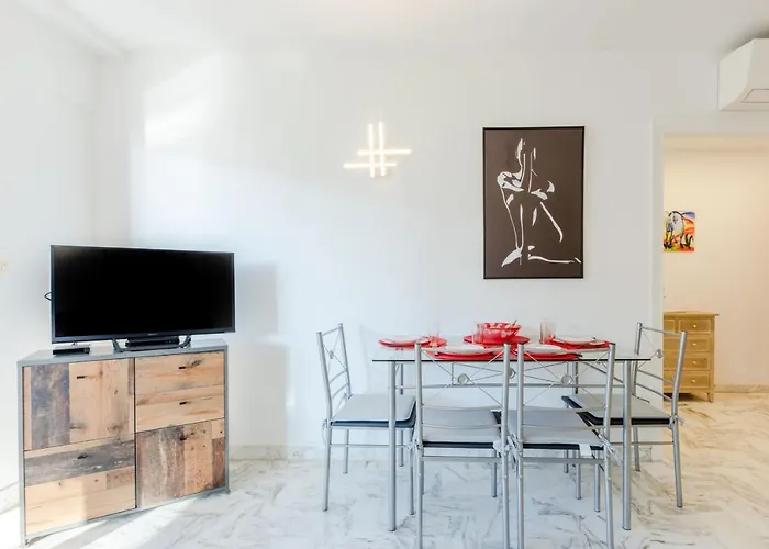 公寓 Renovated 3-room In A Leafy Park *