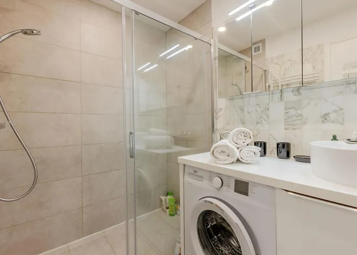 Renovated 3-room In A Leafy Park * 戛纳