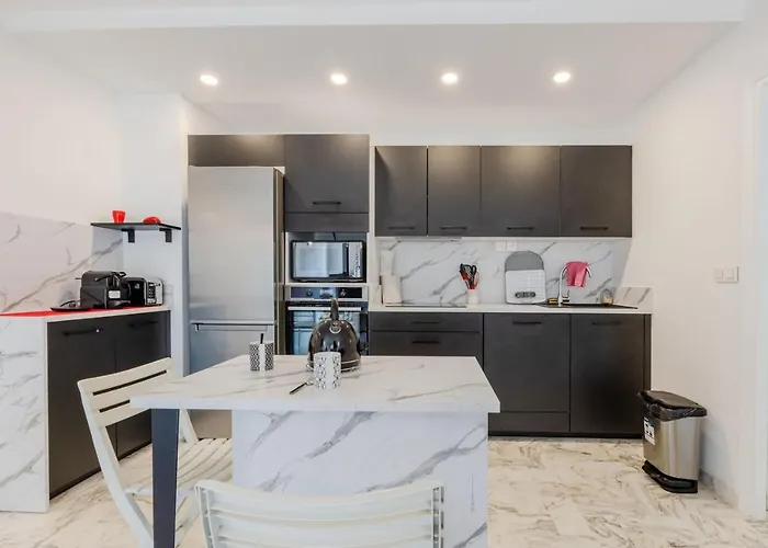 Renovated 3-room In A Leafy Park 戛纳