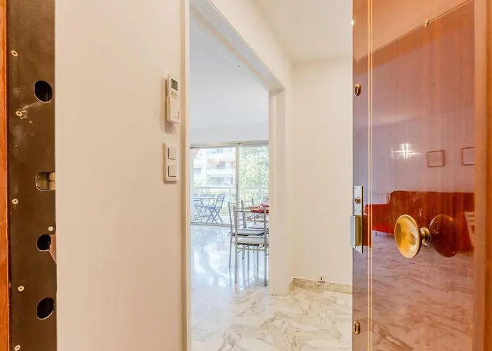 Renovated 3-room In A Leafy Park 戛纳