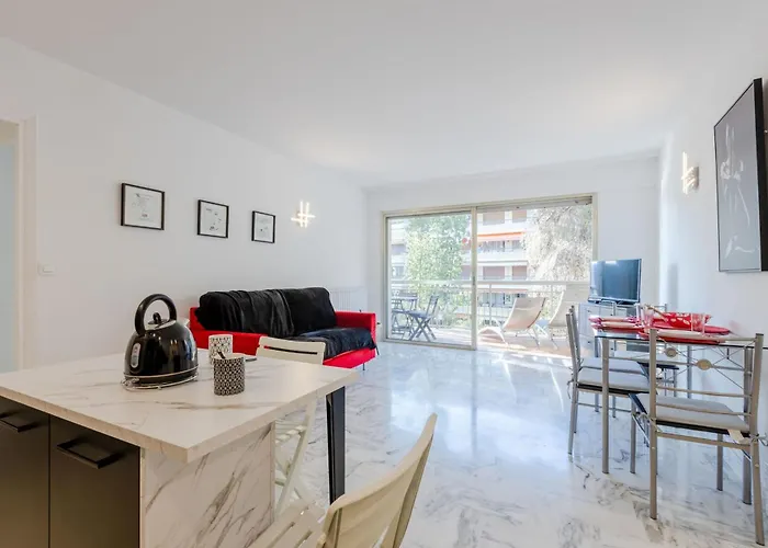 Renovated 3-room In A Leafy Park 戛纳