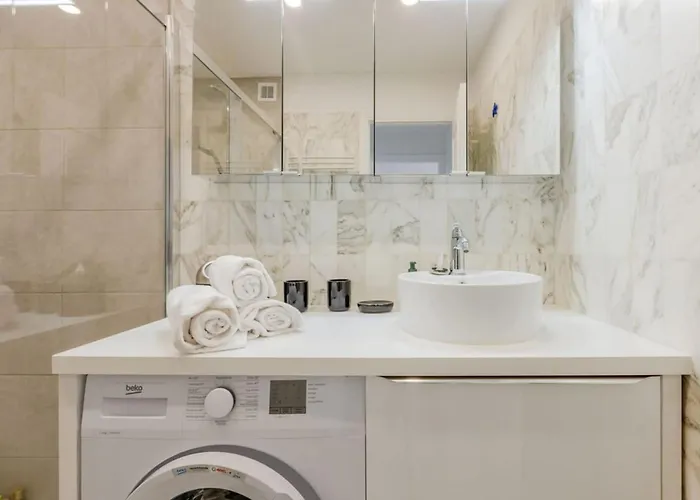 Renovated 3-room In A Leafy Park 戛纳