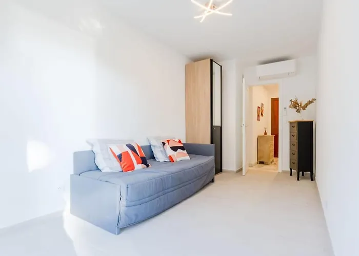 Renovated 3-room In A Leafy Park 公寓