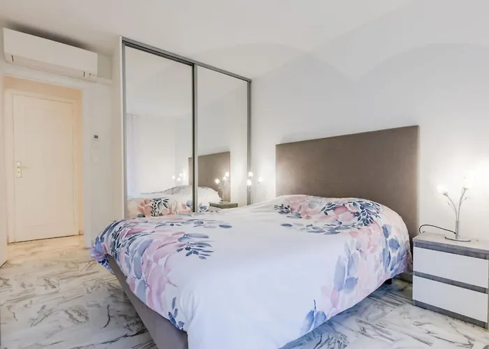 Renovated 3-room In A Leafy Park 公寓