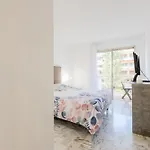 Renovated 3-room In A Leafy Park Apartment *