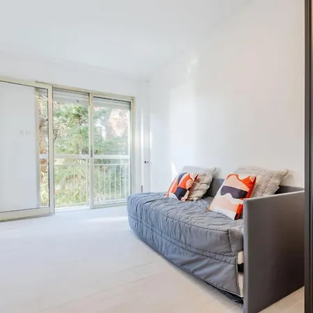 Renovated 3-room In A Leafy Park Apartment Cannes